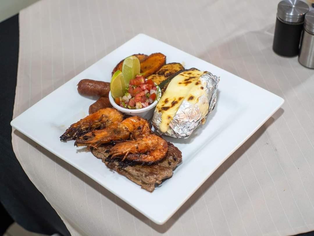 Mi Tierra Hotel Y Restaurante San Luis 外观 照片