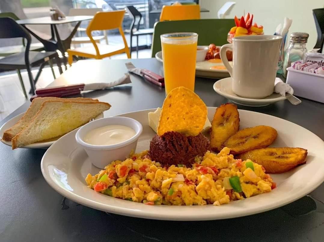 Mi Tierra Hotel Y Restaurante San Luis 外观 照片